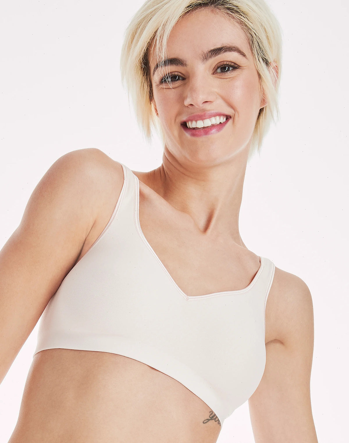 Hanes Comfort Evolution Women’s Wireless T-Shirt Bra with SmoothTec Band